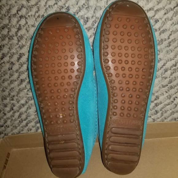 Minnetonka moccassins - Picture 2 of 6